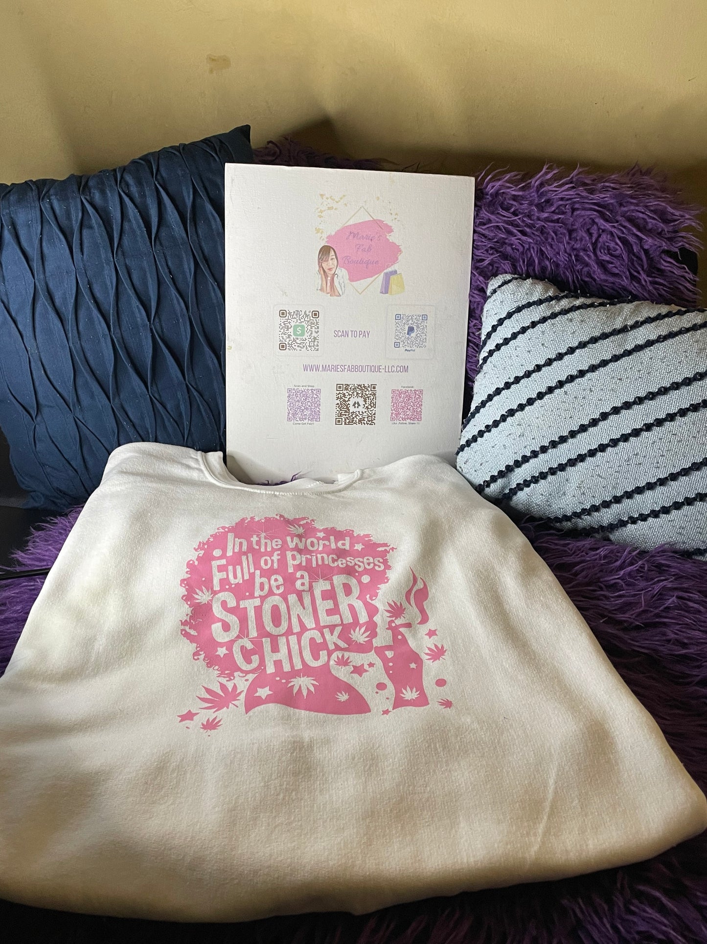 “In a World Full of Princesses Be a Stoner Chick” Pullover